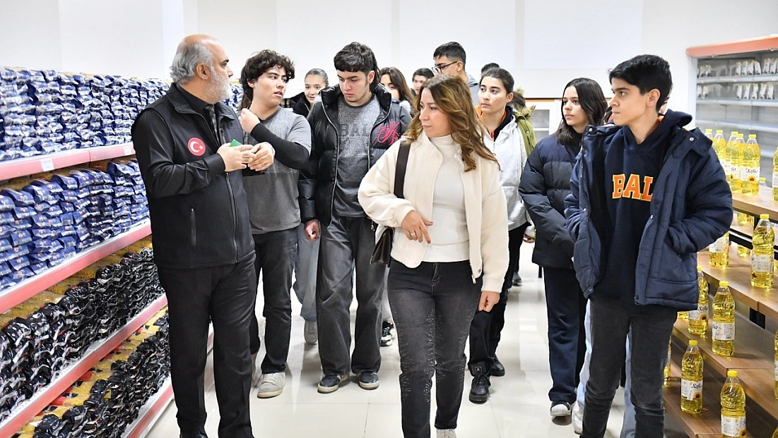 ‘İyilik Elçileri’ Savaş, Tekstil ve Cezaevi Müzelerini gezdi