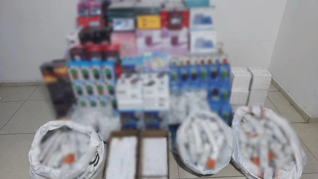 1,3 milyon TL'lik kaçak elektronik eşya ele geçirildi: 1 gözaltı