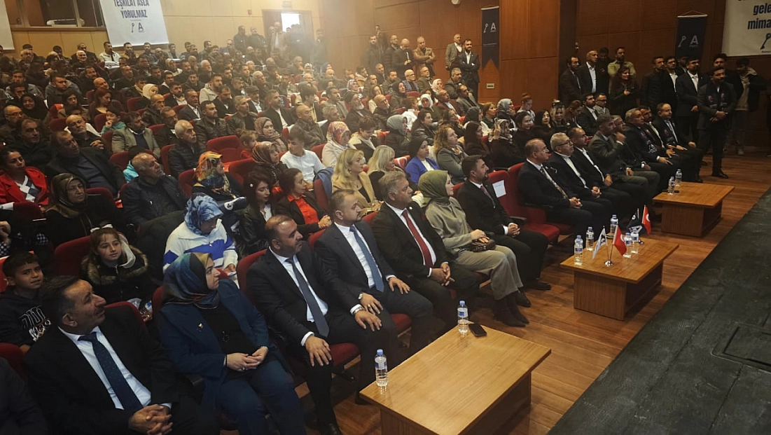 Anahtar Parti Malatya’da yüzlerce yeni üyeye rozet taktı