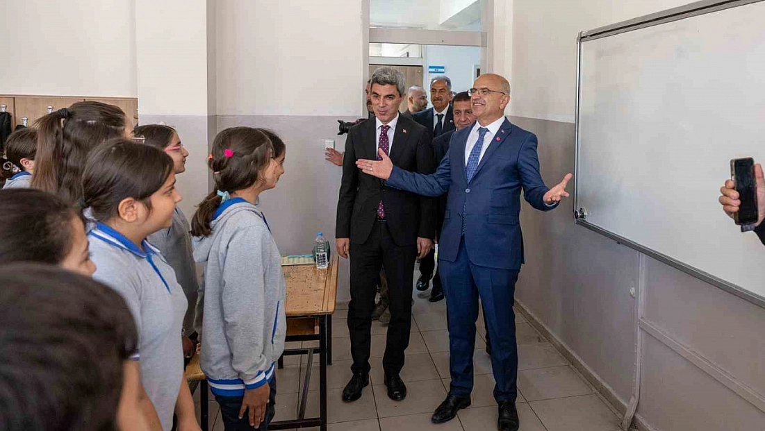 Başkan Er öğrencileri kitap fuarına davet etti