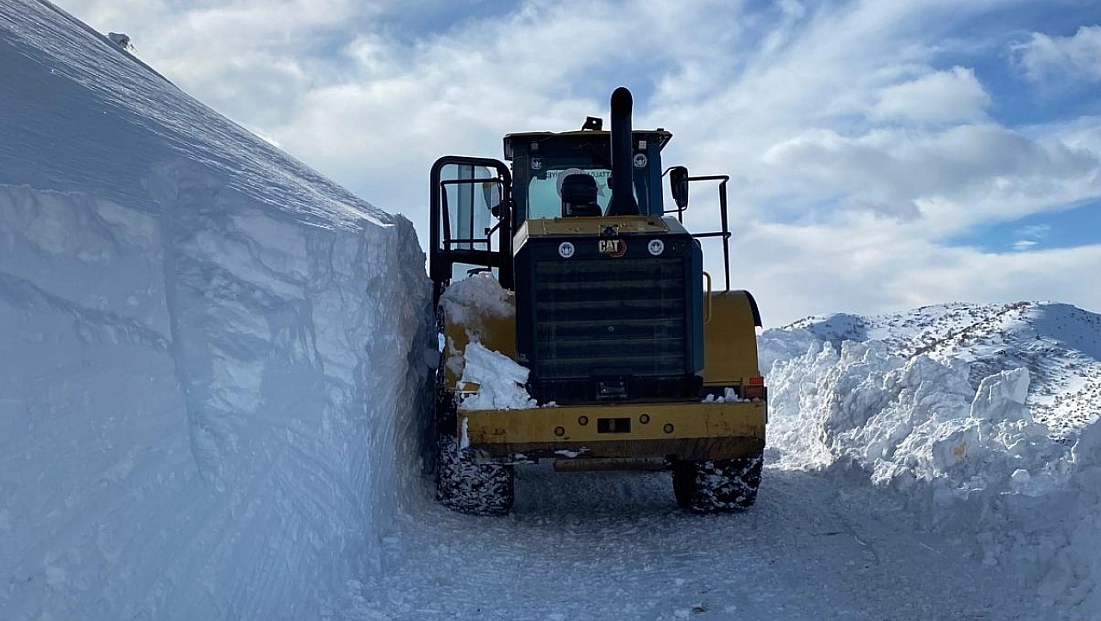 Malatya’da kar kalınlığı 1 metreyi buldu: Ekipler seferber oldu…