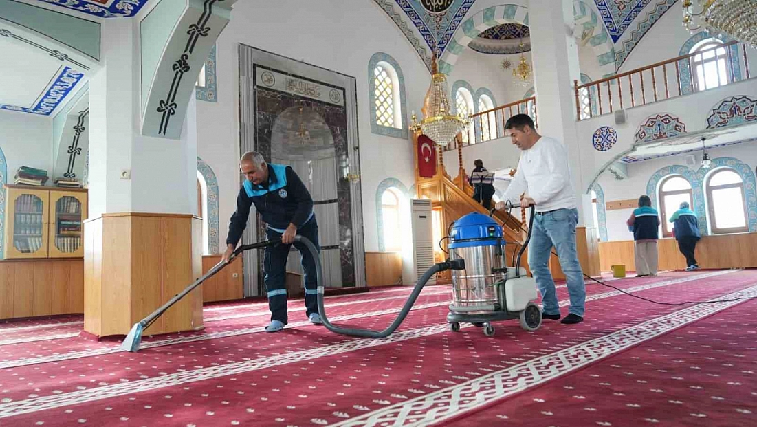 Malatya’da ekipler kolları sıvadı: Ramazan ayı öncesi dip bucak temizlik…