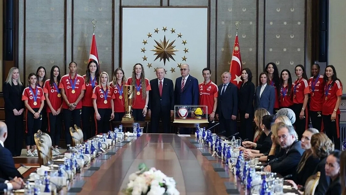 Cumhurbaşkanı Erdoğan, şampiyonları ağırladı