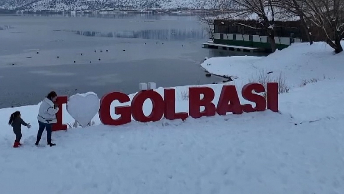 Gölbaşı buz tuttu