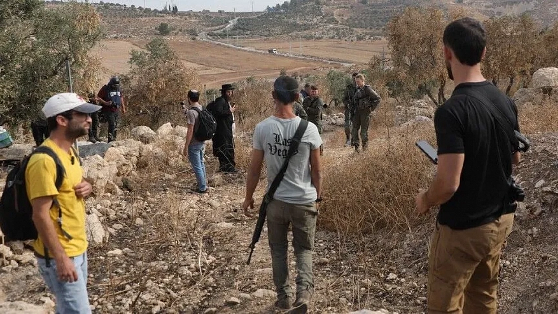 İşgalci İsrailliler, Batı Şeria'da 14 kişiyi yaraladı, 4 aracı yaktı