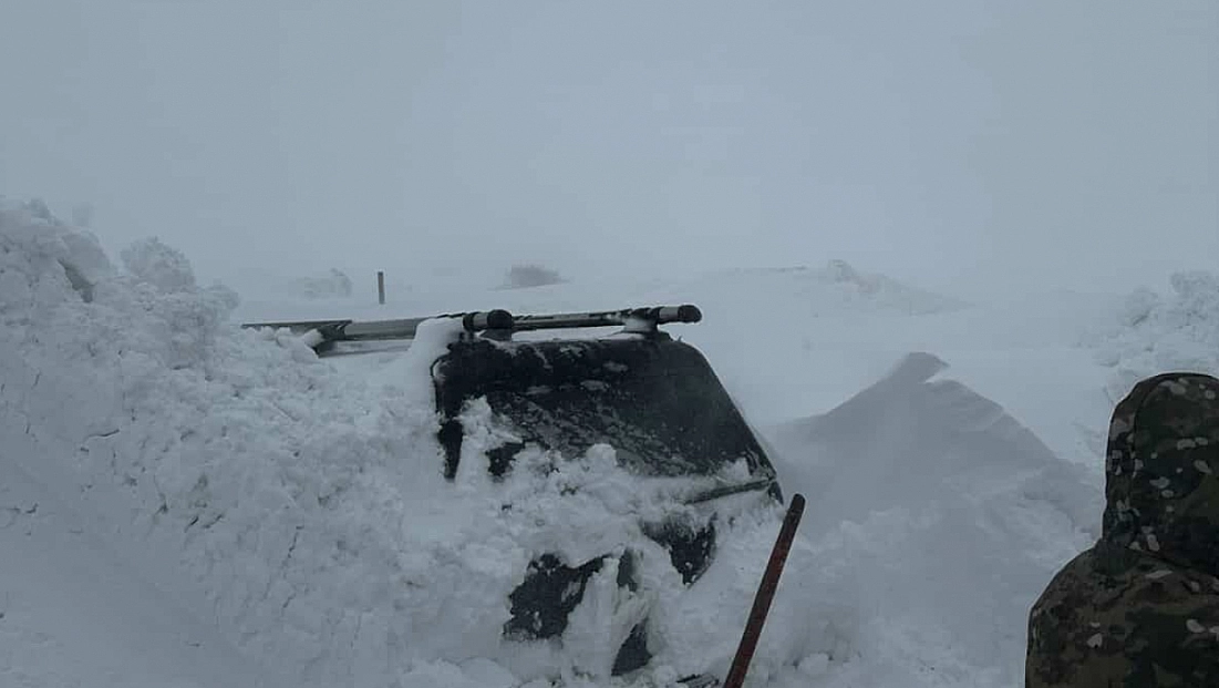 Kar kalınlığı 2 metreyi buldu: Malatya-Sivas yolu ulaşıma kapandı!