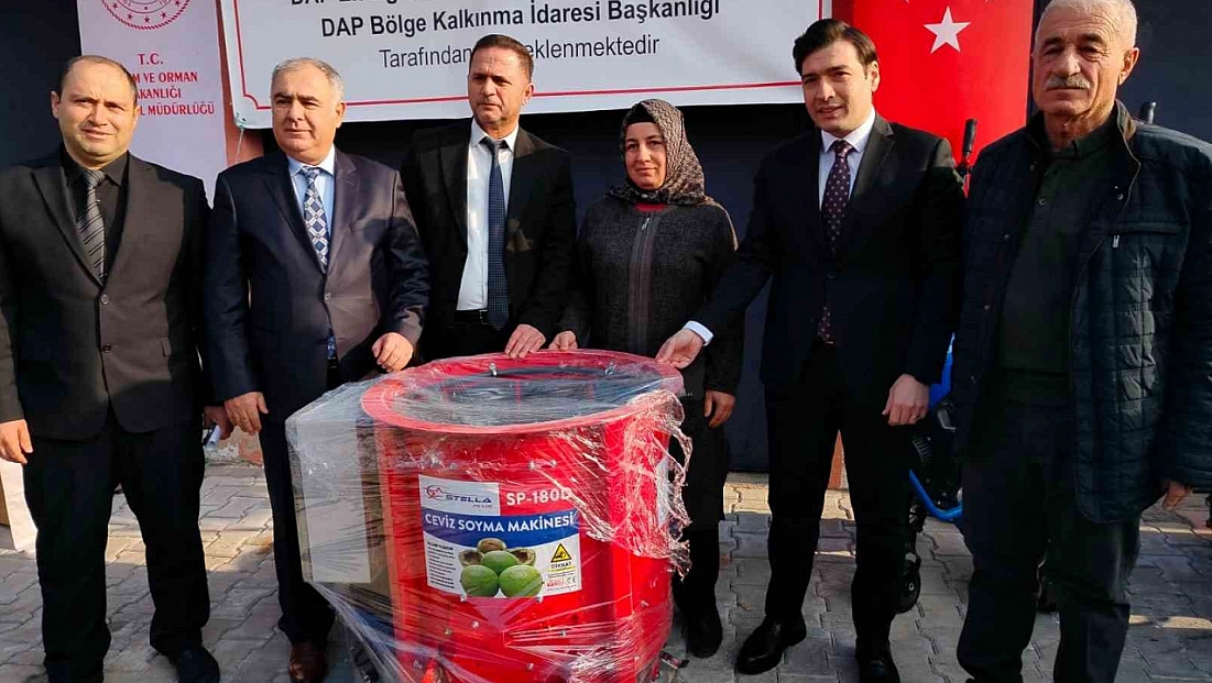 Çiftçilere makine dağıtıldı
