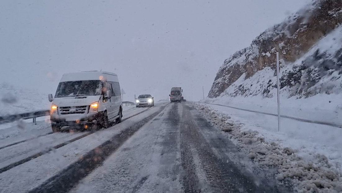 Kubbe Dağı beyaza büründü