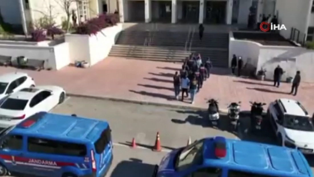 156 şüpheli göçmen kaçakçısı yakalandı, 112’si tutuklandı