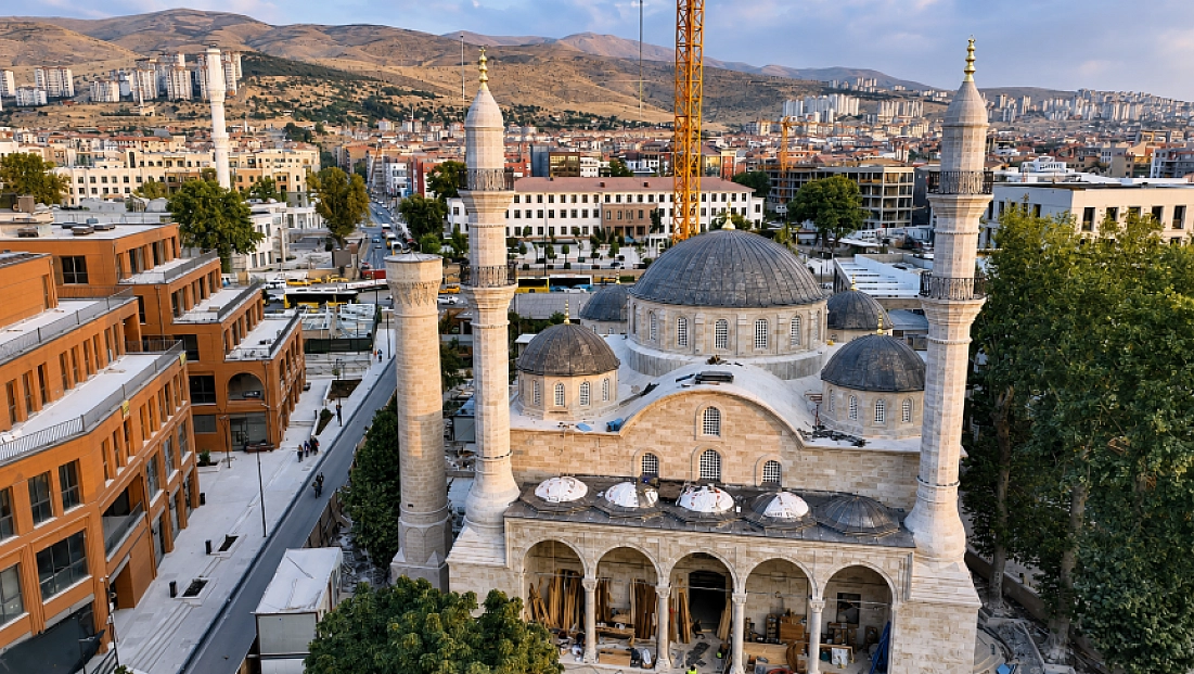 183 yıl boyunca defalarca yıkıldı ama Malatya’nın kalbi 'Teze Cami' küllerinden doğuyor!