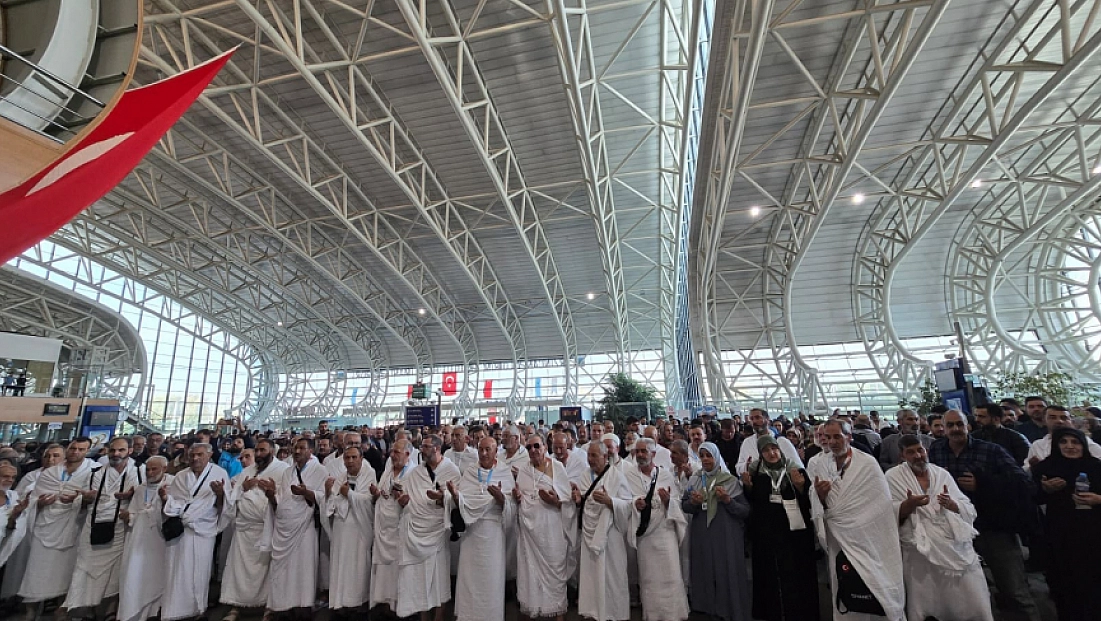 193 umreci dualarla uğurlandı