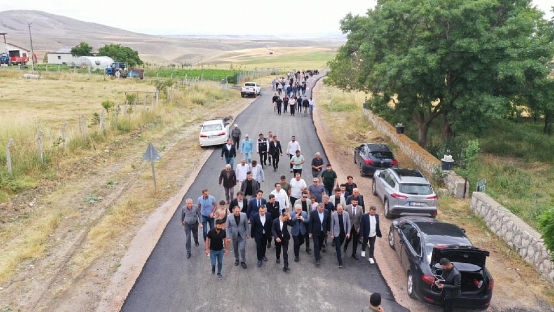 20 kilometrelik köy yolunda sıcak asfalt çalışması başladı