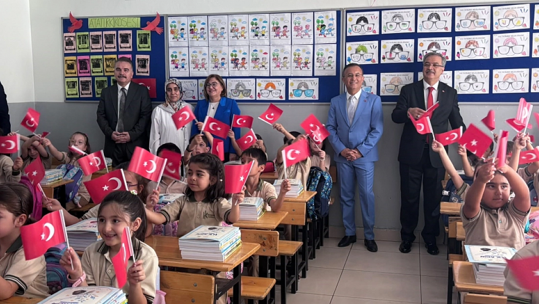 680 bin öğrenci ders başı yaptı