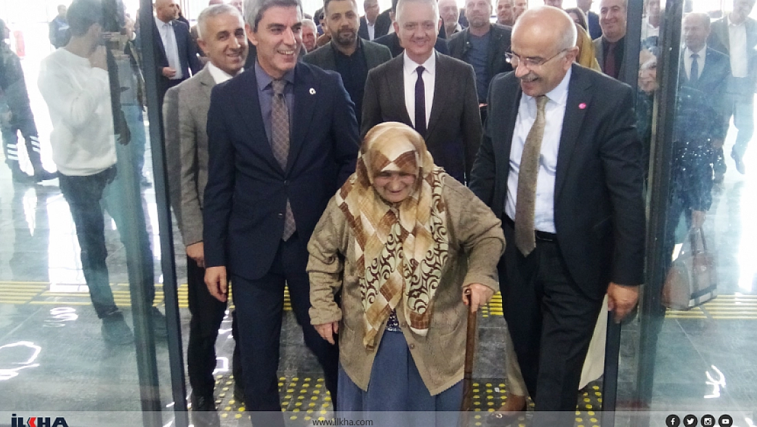 88 Yaşında Okuma Yazma Öğrendi! Malatya’da Azmin Yaşı Olmadığını Kanıtladı