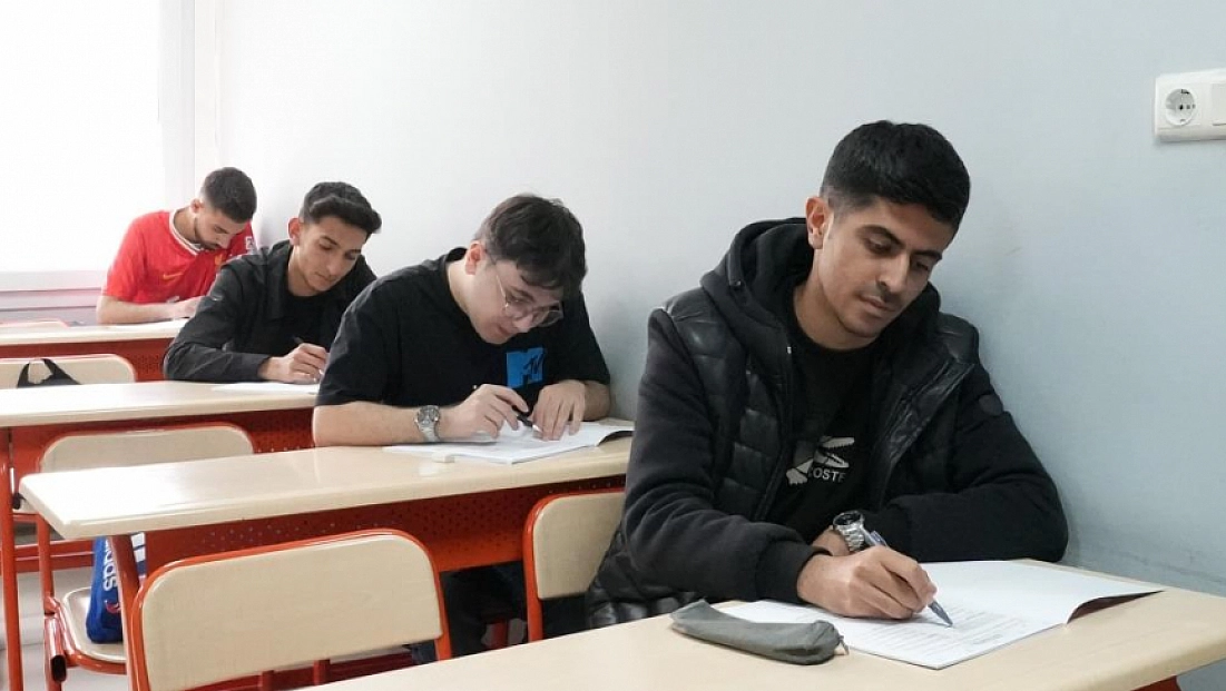 9 bin öğrenci sınavda ter döktü