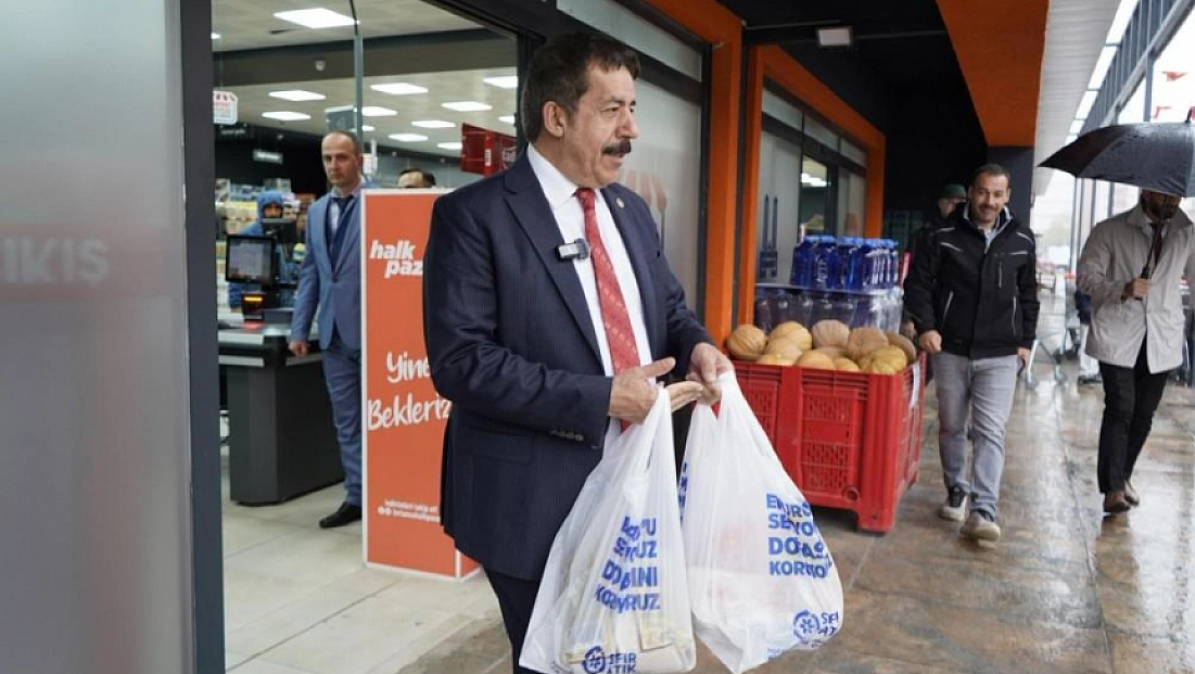 AK Parti Milletvekili Fırat, Halk pazarında alışveriş yaptı