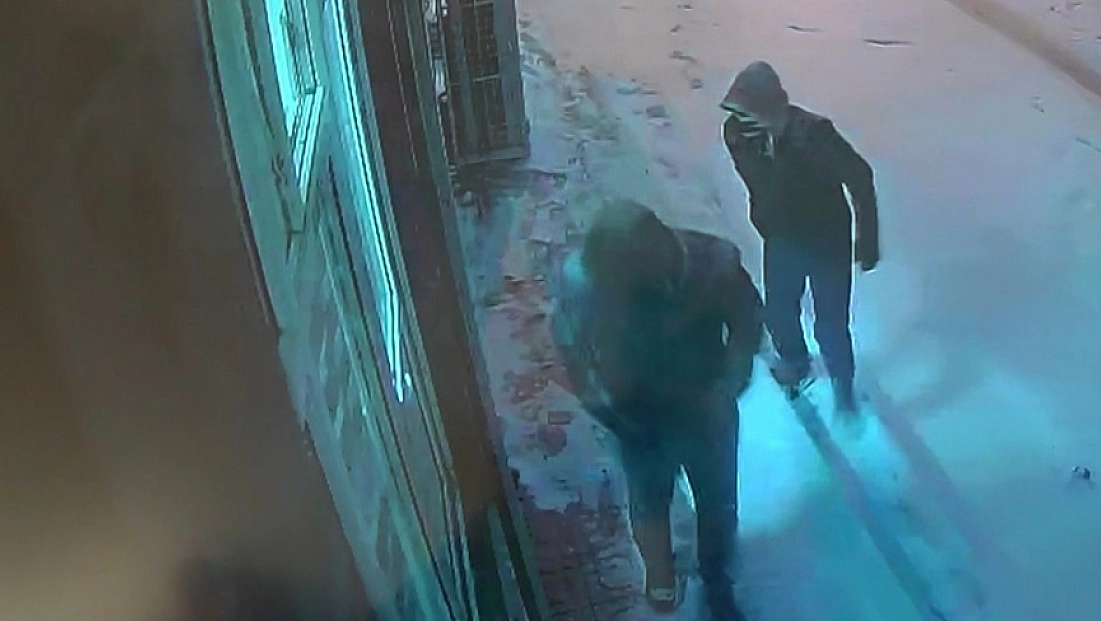 Altın ve dövizlerini 3 aydır yanında taşıyan adam gasp edildi