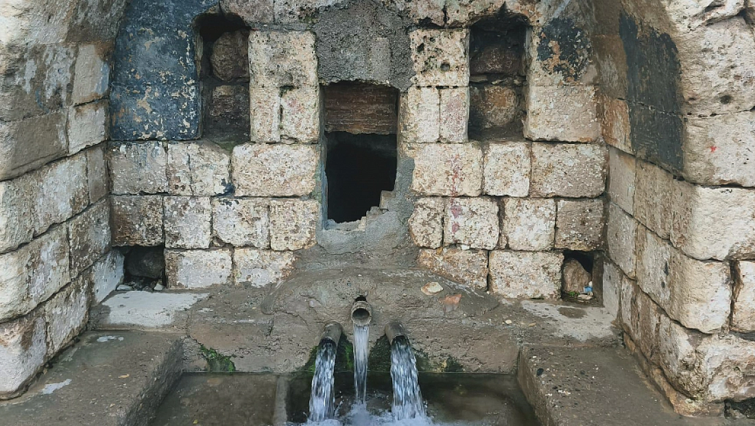 Araban’da tarihi 2 çeşmeden su akmaya başladı