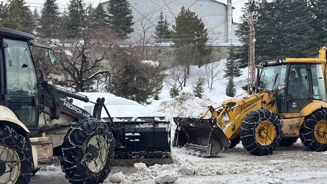 Arapgir’de kar temizliği aralıksız devam ediyor