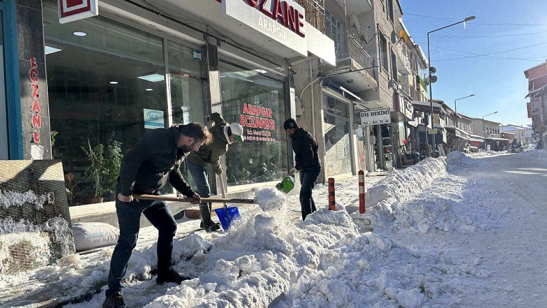 Arapgir’de karla mücadele çalışmaları sürüyor
