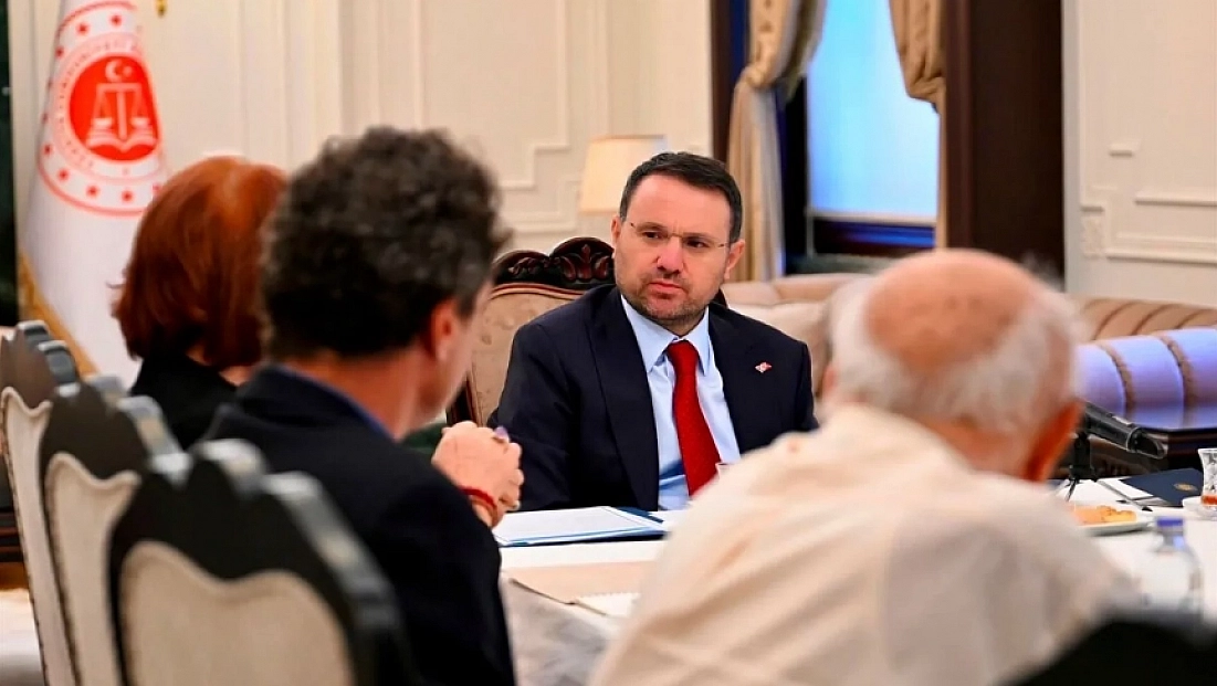 Bakan Gürlek, Uğur Mumcu'nun ailesiyle görüştü