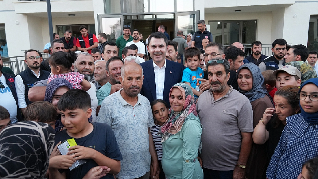 Bakan Kurum’dan depremzede Yusuf ve dedesine ziyaret