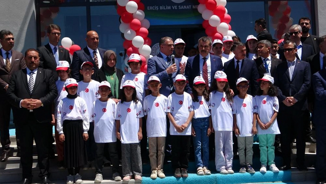 Bakan Tekin, Erciş Bilim ve Sanat Merkezi'nin açılışını yaptı