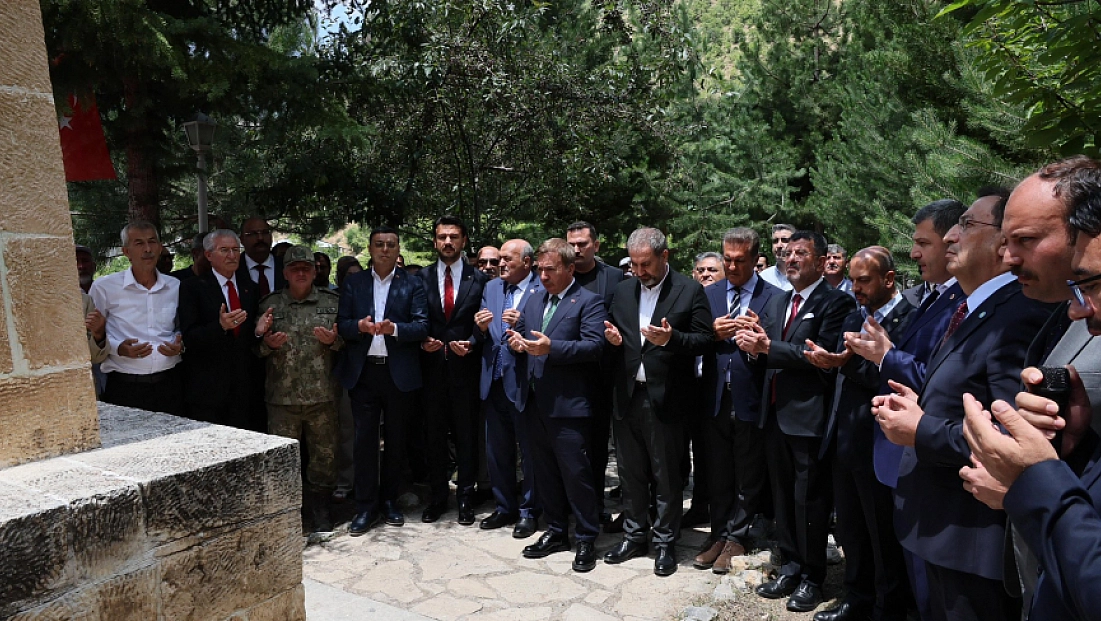 Başbağlar şehitleri kabirleri başında anıldı