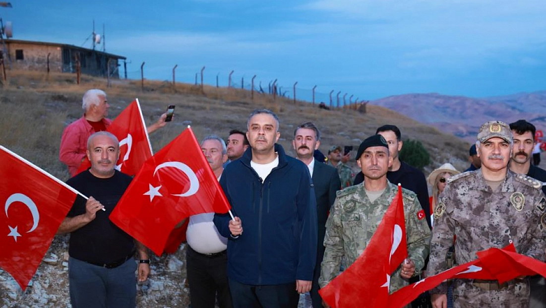 Bayrağa Saygı Yürüyüşü gerçekleştirildi