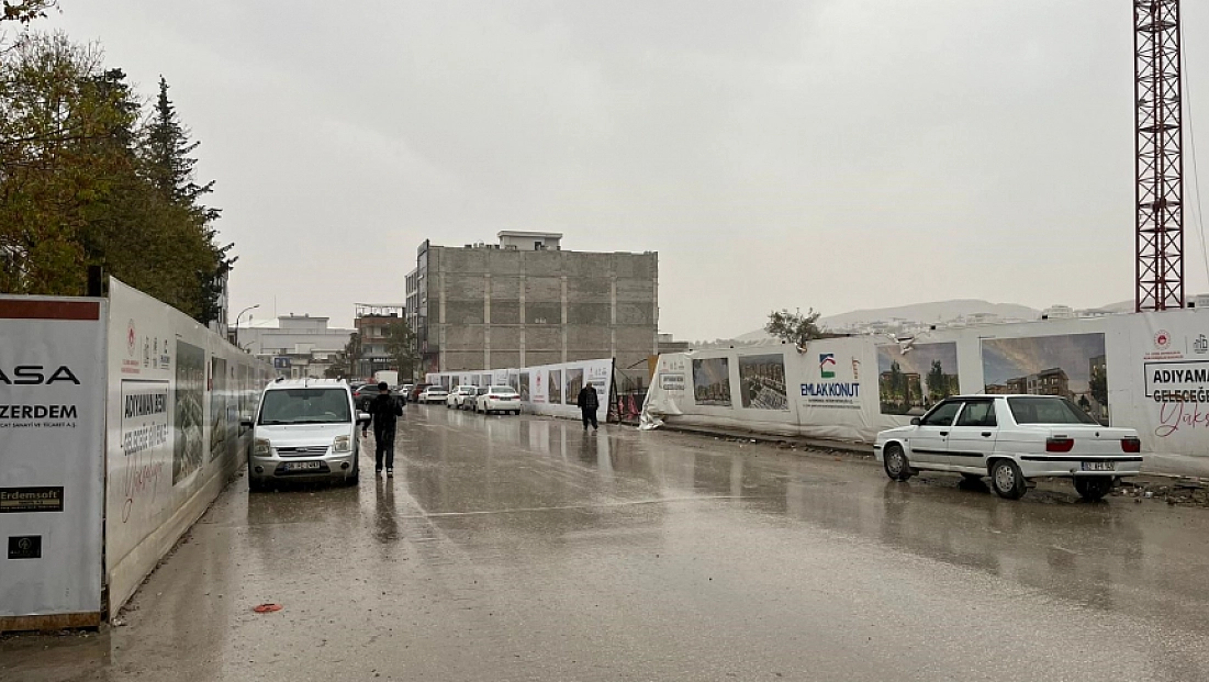 Besni’de sağanak yağış etkili oldu