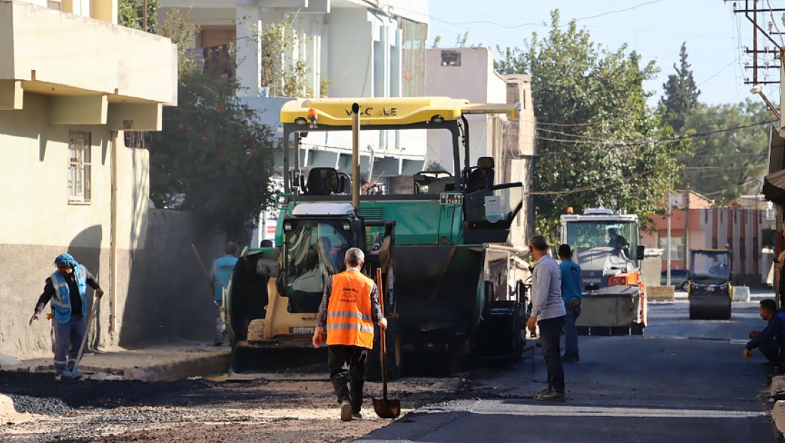 Büyükşehir’den Ceylanpınar’daki yolda asfalt çalışması