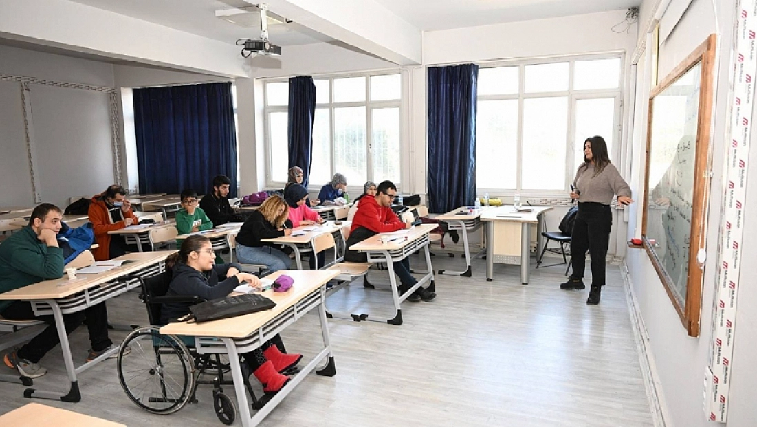 Büyükşehirden engelli vatandaşlara büyük destek! Ücretsiz EKPSS kursları yoğun ilgi görüyor