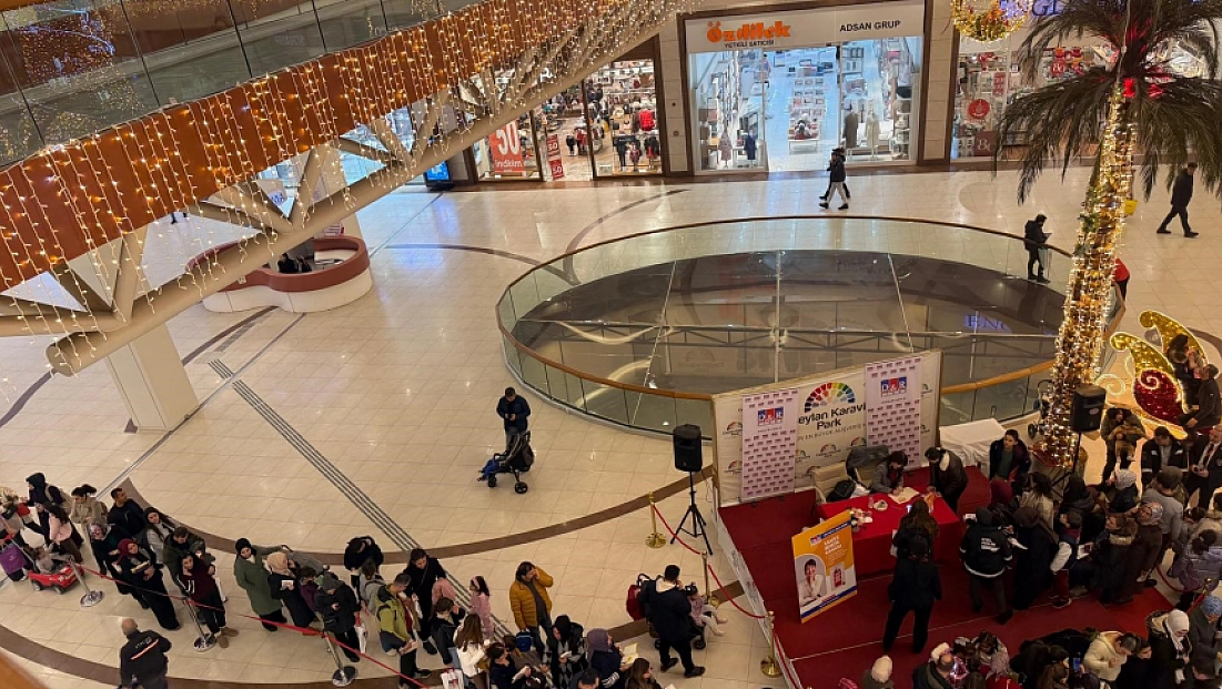 Ceylan Karavil Park AVM'de imza günü