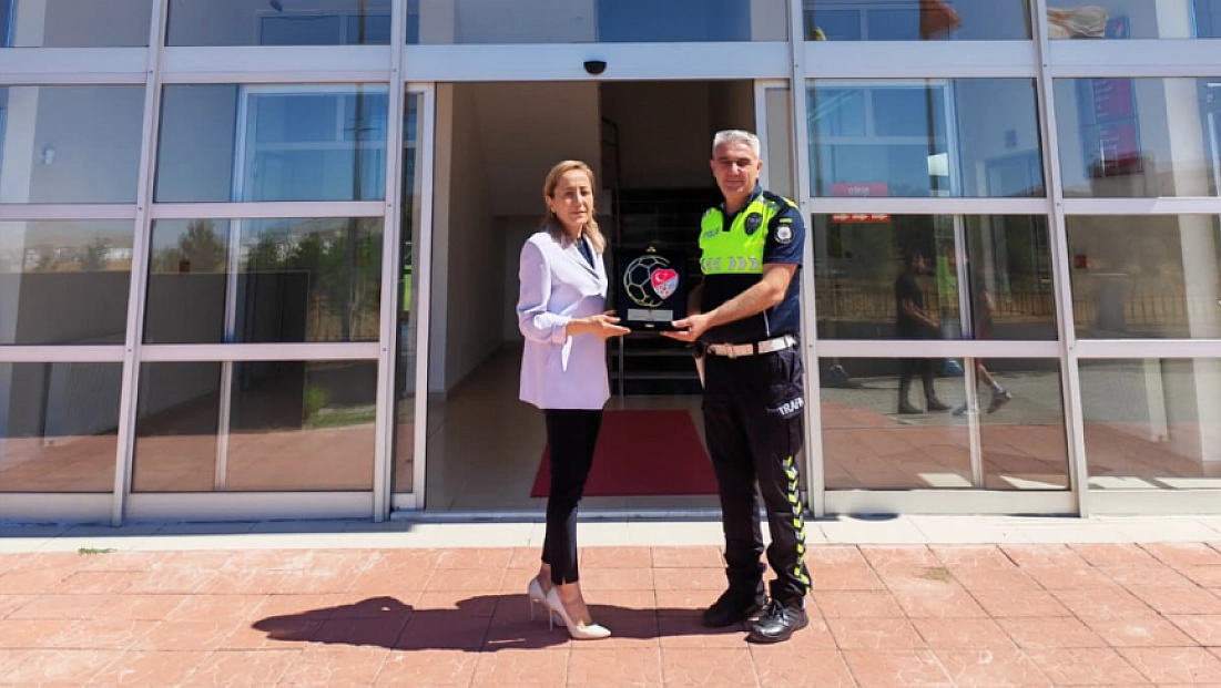 Çocuğa çorabını veren polise TFF’den Fair Play ödülü