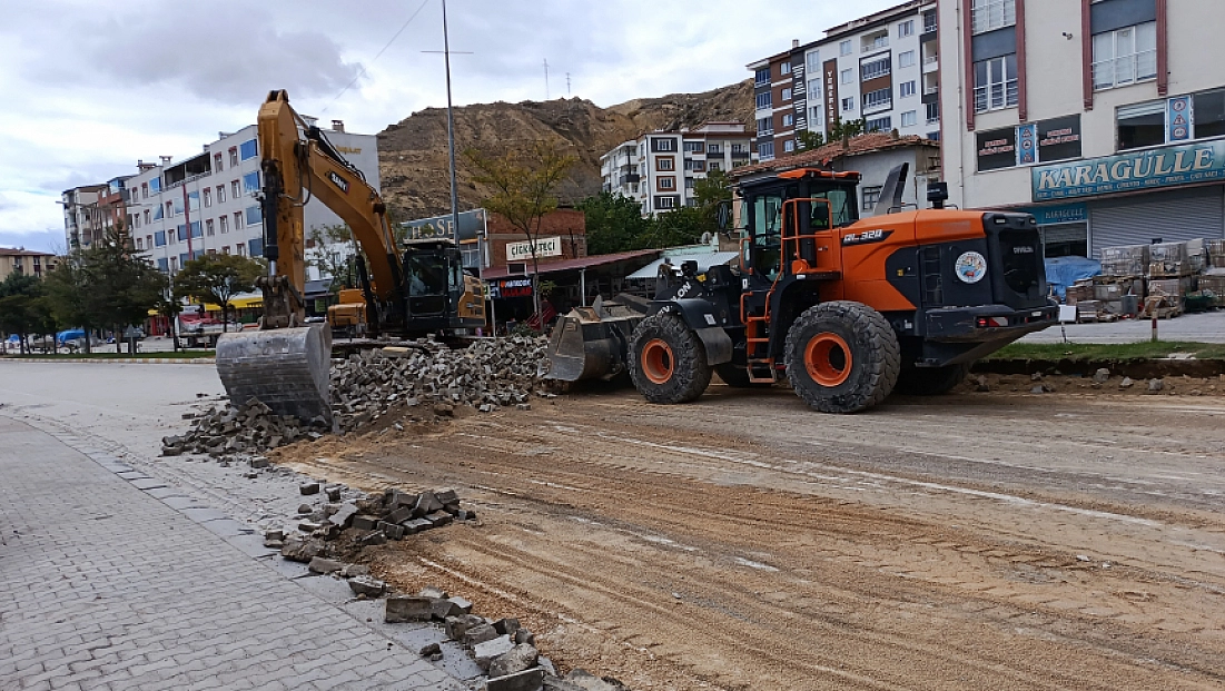 D-300 kara yoluna sıcak asfalt çalışması başladı