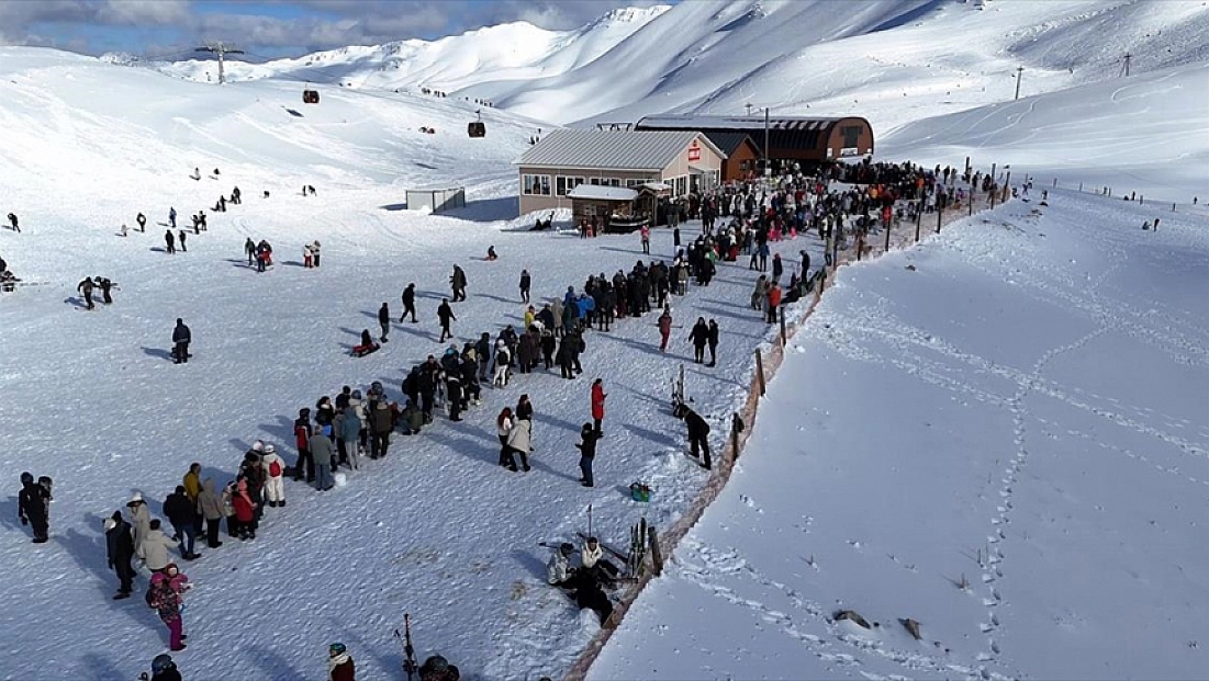 Davraz Kayak Merkezi hafta sonu 24 bin ziyaretçiyi ağırladı