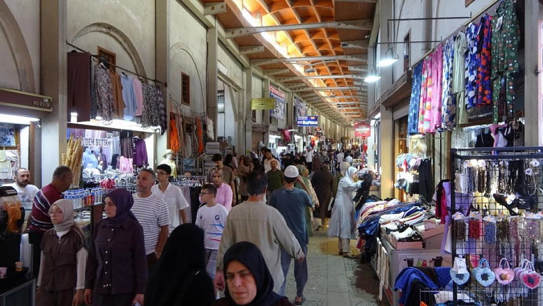 Deprem sonrası yeniden açıldı: Tarihi Çarşıda hareketlilik arttı