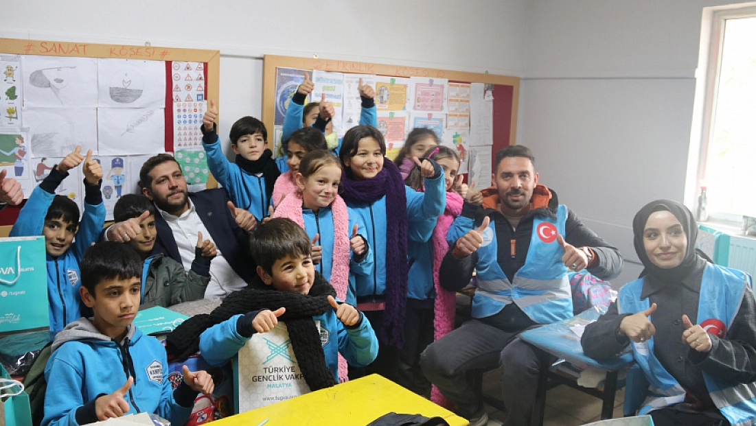 Depremzede öğrencilere sıcak destek