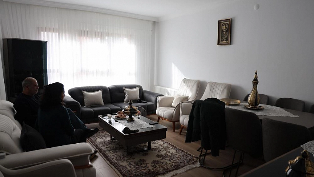 Depremzedeler güvenli evlerine kavuştu