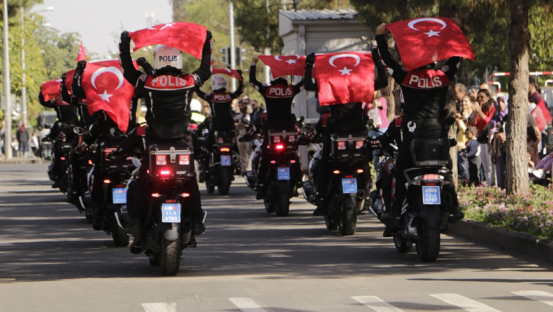 Diyarbakır'da cumhuriyet kutlaması