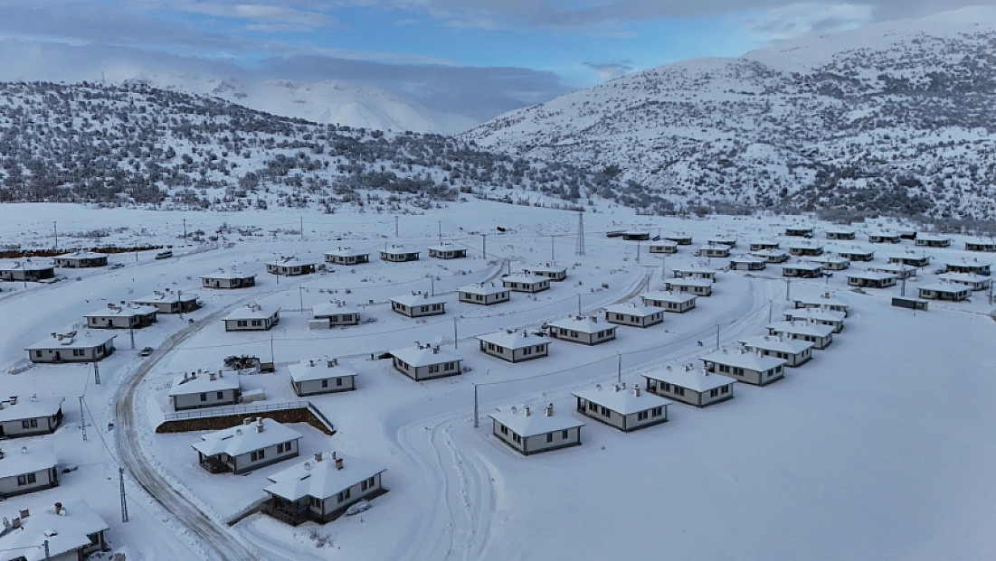 Doğanşehir’de ekiplerin kar mesaisi devam ediyor
