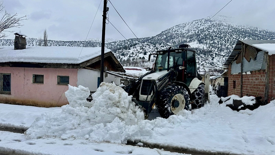 Doğanşehir’de kar kalınlığı 60 santimetreye ulaştı