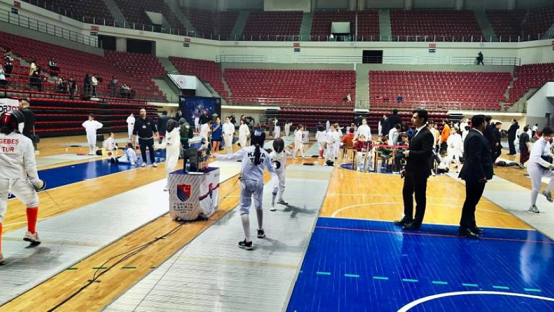 Elif Reyyan eskrimde Türkiye şampiyonu oldu