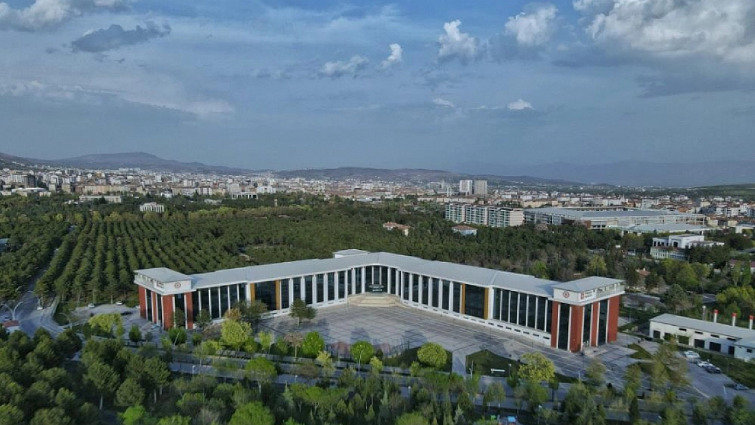 FÜ, 14 göstergede ilk sıralarda yer aldı