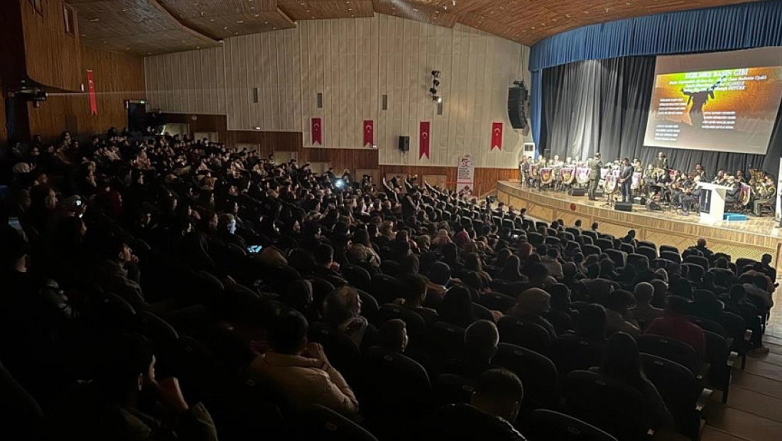 FÜ'de bando konseri mest etti