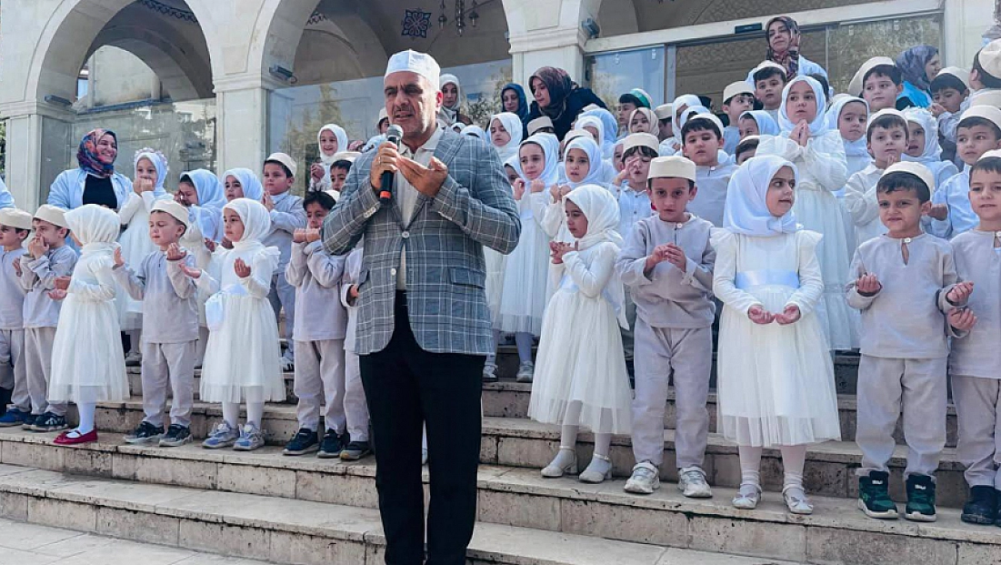 Gazze’deki çocuklar için balonlar gökyüzüne bırakıldı