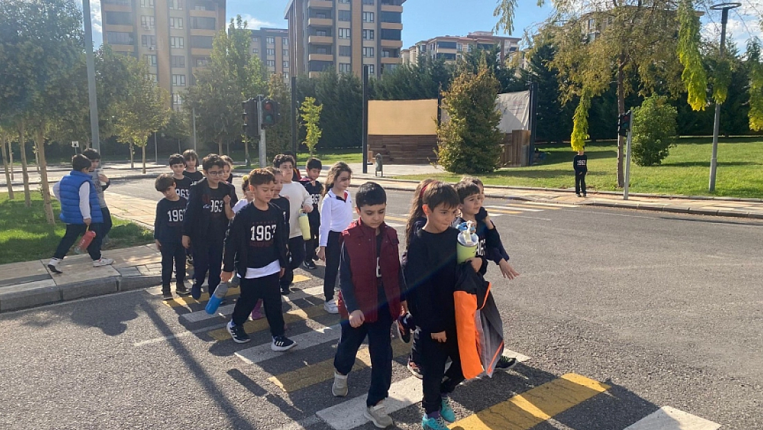 GKV’li minikler trafik kurallarını öğreniyor