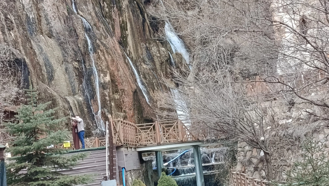 Günpınar Şelalesi ziyaretçilerin akınına uğradı