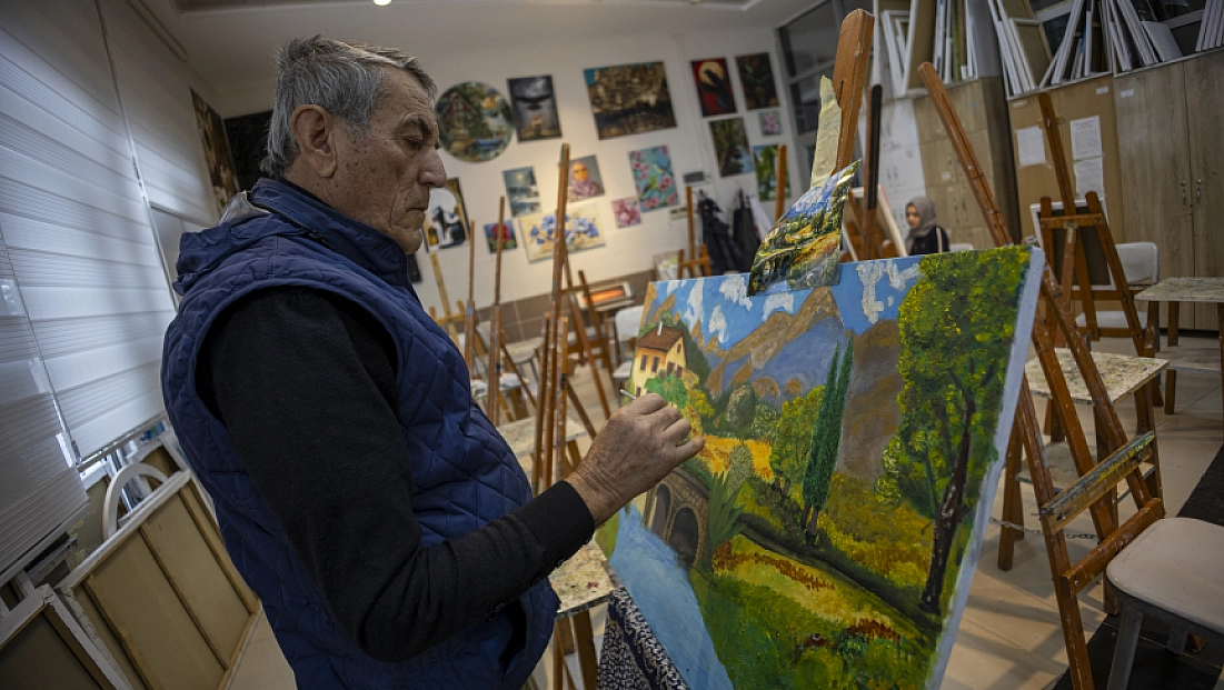 Hafızasını korumak için başladı, 100’den fazla tablo yaptı