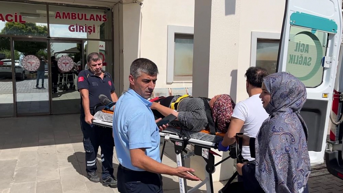 Hafriyat kamyonu ile otomobil çarpıştı: 3 yaralı